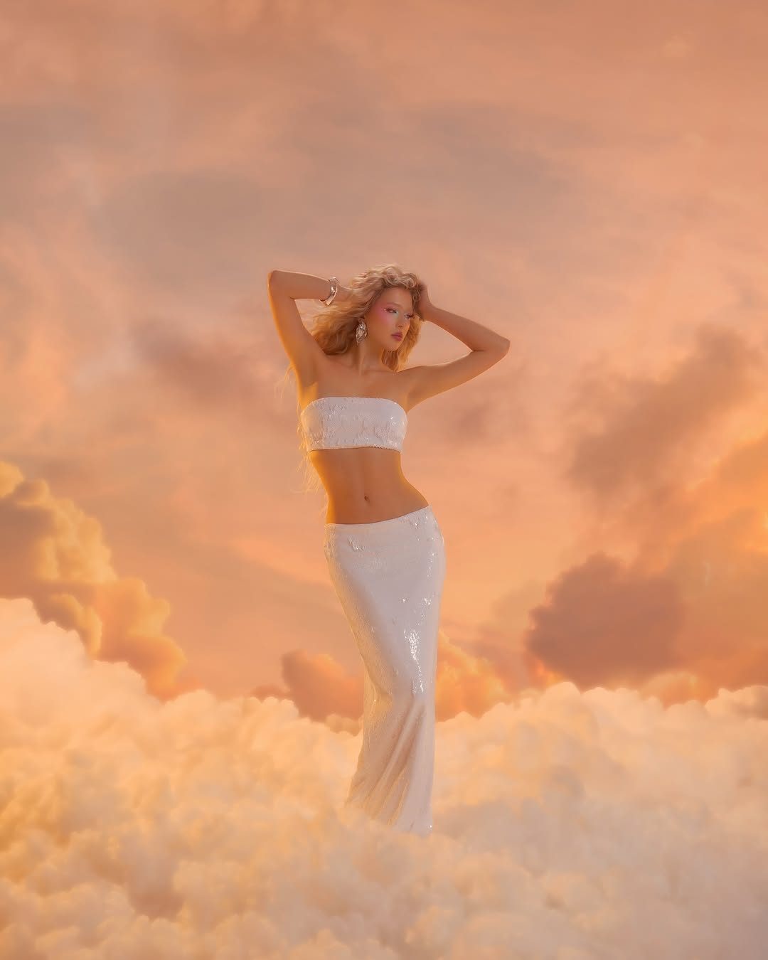 <p>Glow in Style<br/>Wherever You Go</p>